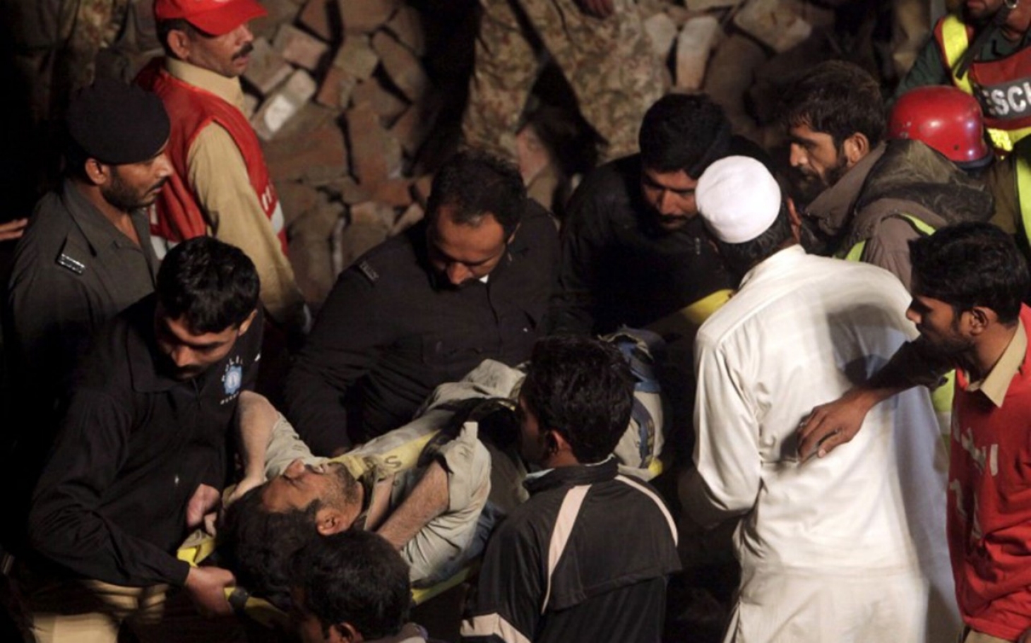 death-toll-rises-in-pakistan-factory-collapse-al-jazeera-america