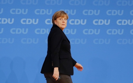 Merkel tells her party Germany will reduce refugee influx