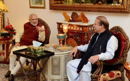 Indian PM Modi makes surprise visit to Pakistan