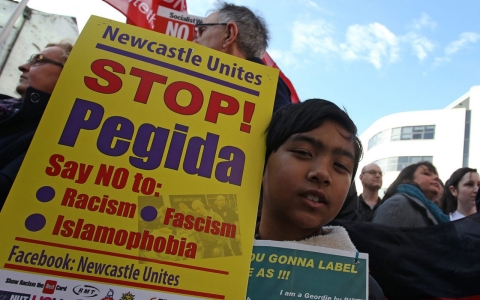 Thumbnail image for Thousands protest UK branch of anti-Islam group PEGIDA