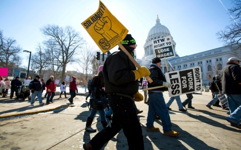 Thumbnail image for Thousands protest right-to-work bill in Wisconsin capital