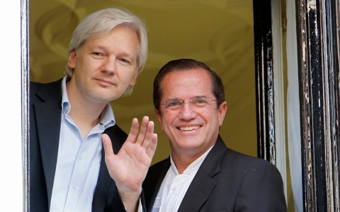 Thumbnail image for Swedish prosecutors offer to question Julian Assange in London