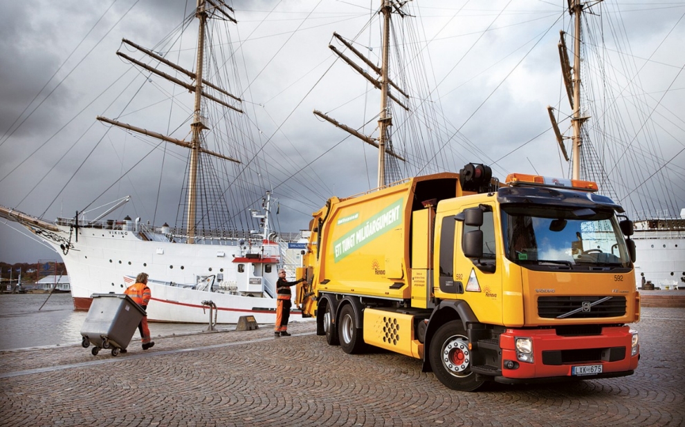 Waste being unloaded in Göteborg for transport to the Renova plant.