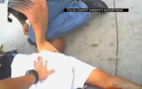 Thumbnail image for Tulsa suspect shot dead by cop who meant to use Taser, video suggests