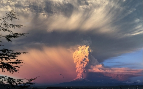 Thumbnail image for Volcano erupts in Chile, hundreds evacuated