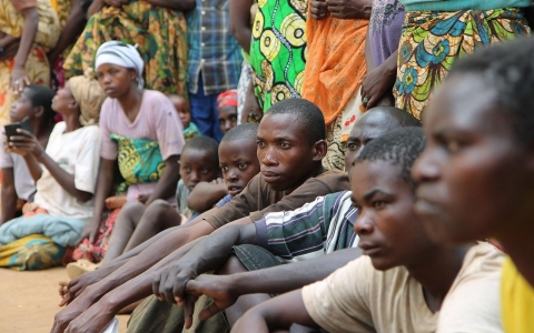 Burundian refugees wait for soap and blankets at the Bugesera Transit Center in Rwanda on April 10, 2015. 