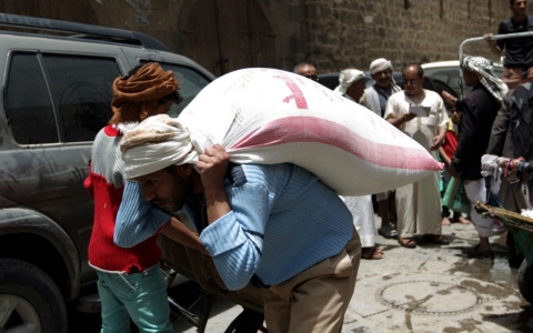 Thumbnail image for Boat carrying medical aid arrives in Yemen’s port of Aden