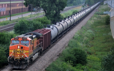 Thumbnail image for Activists fear dangers of oil trains remain unaddressed by new rule