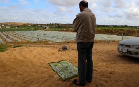 Gaza man praying