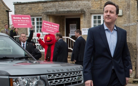 Cameron returned to Downing Street after UK hand Tories a slim majority