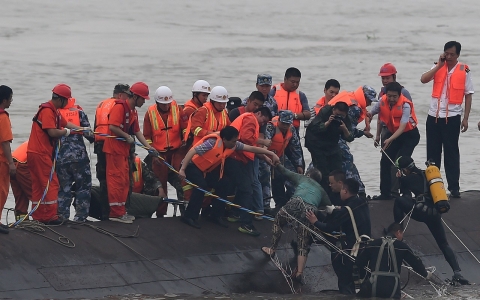 Thumbnail image for Hundreds feared drowned after tourist boat sinks in China’s Yangtze River