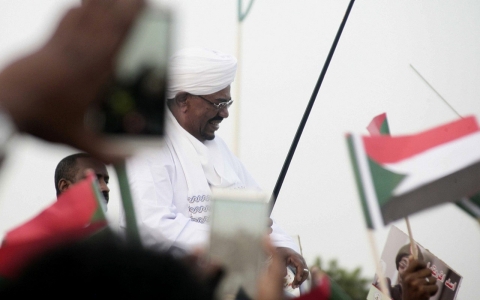 Thumbnail image for Sudan's Bashir slips out of international court's reach in South Africa