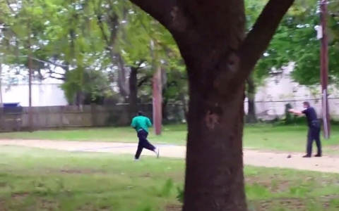 Thumbnail image for Fired SC officer indicted for murder over shooting death of Walter Scott