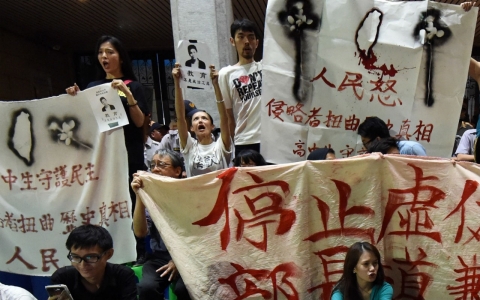 Thumbnail image for Taiwanese students overwhelm Ministry of Education in anti-China protests 