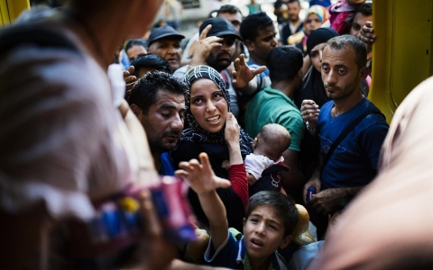 Thumbnail image for Refugees race through Balkans in bid to beat Hungary fence