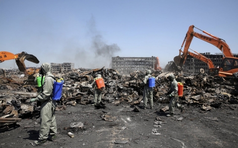 Thumbnail image for New fires erupt at China's Tianjin explosion site