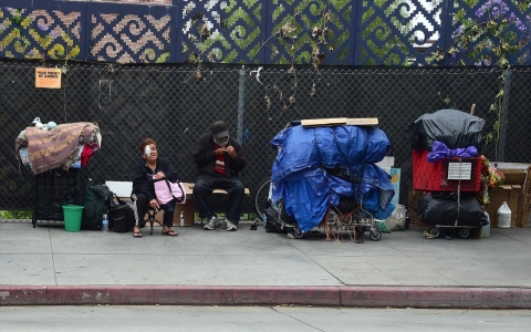 Thumbnail image for 13,000 become homeless every month in Los Angeles County, study says