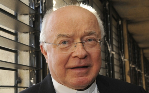 Thumbnail image for Priest charged with sexually abusing minors dies before trial 