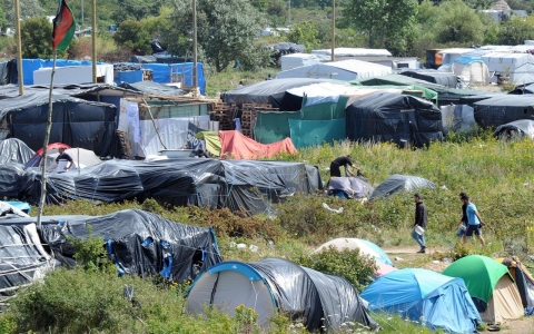 Thumbnail image for Grass-roots response to Calais refugees outpaces governments, aid groups