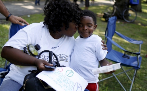 Thumbnail image for Chicago parents and activists on hunger strike to keep school open