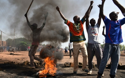 Thumbnail image for Burkina Faso army moves on capital to disarm coup leaders