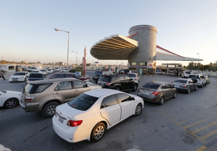 Bahrain, Oman cut gas subsidies as oil hits 12-year low