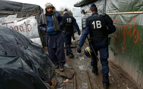 Thumbnail image for France to bulldoze parts of Calais camp, evict refugees, aid workers say