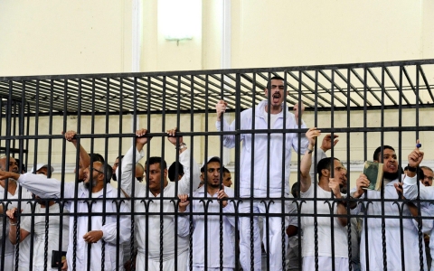 Thumbnail image for Egypt court overturns death sentences for 149 