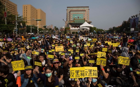 Thumbnail image for Thousands of Taiwanese protest China pact