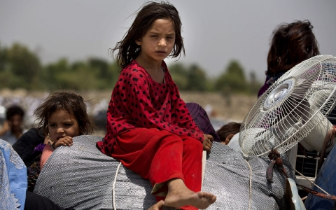 Thumbnail image for Tens of thousands flee Pakistan amid new offensive