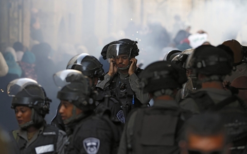 Thumbnail image for Clashes as Israeli soldiers storm Al-Aqsa compound