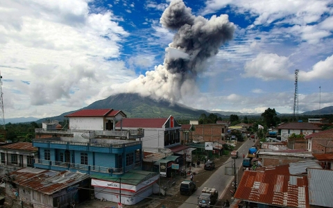 Thumbnail image for Photos: Volcano eruptions in Indonesia