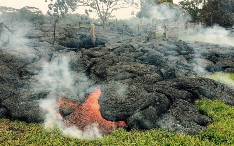 Thumbnail image for Photos: Lava flow nears Hawaiian community