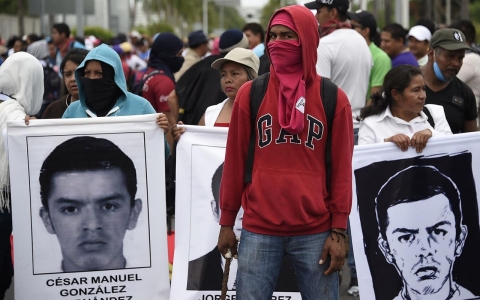 Thumbnail image for Photos: In Acapulco, an angry demonstration over missing students