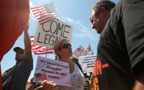 Thumbnail image for Photos: Murrieta a flashpoint in immigrant crisis