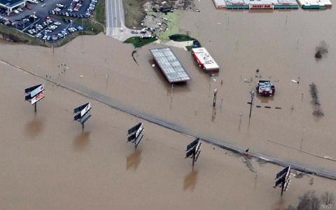 Thumbnail image for Photos: Flooding hits Missouri and Illinois