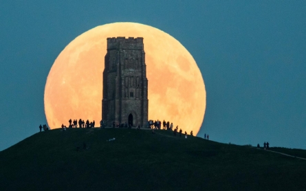 Photos: Supermoon coincides with lunar eclipse