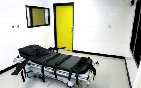 Thumbnail image for New lethal-injection drugs raise new health, oversight questions