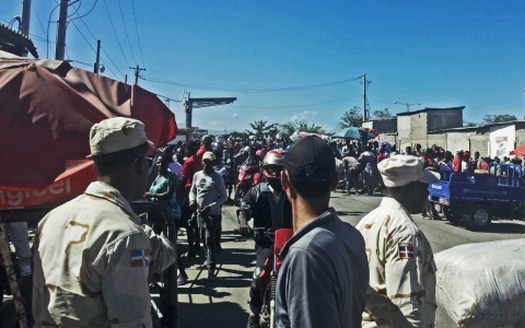 Thumbnail image for Haitians seek relief in Dominican border town but find security crackdown