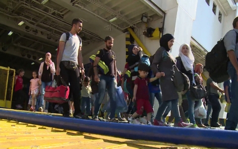 Thumbnail image for Thousands of refugees arrive in the Greek port of Piraeus