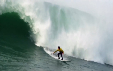 Surfers head to California to ride three-story high waves 