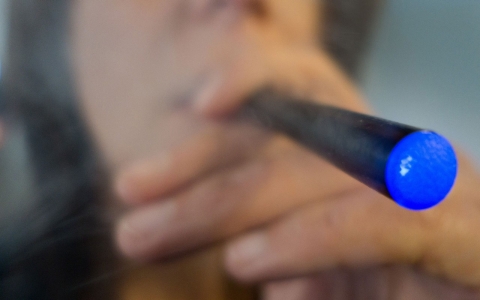 Thumbnail image for TechKnow: E-cigarettes, safe smoke (full episode)